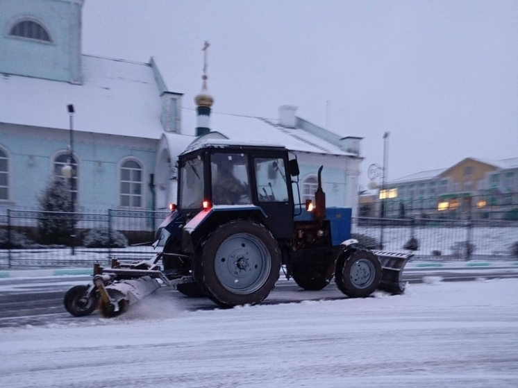В Прохоровском округе на борьбу со снегом вышли 47 человек и 21 единица техники