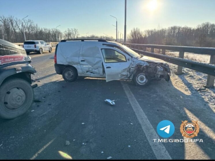 В Уфе произошла двойная авария, два человека пострадали