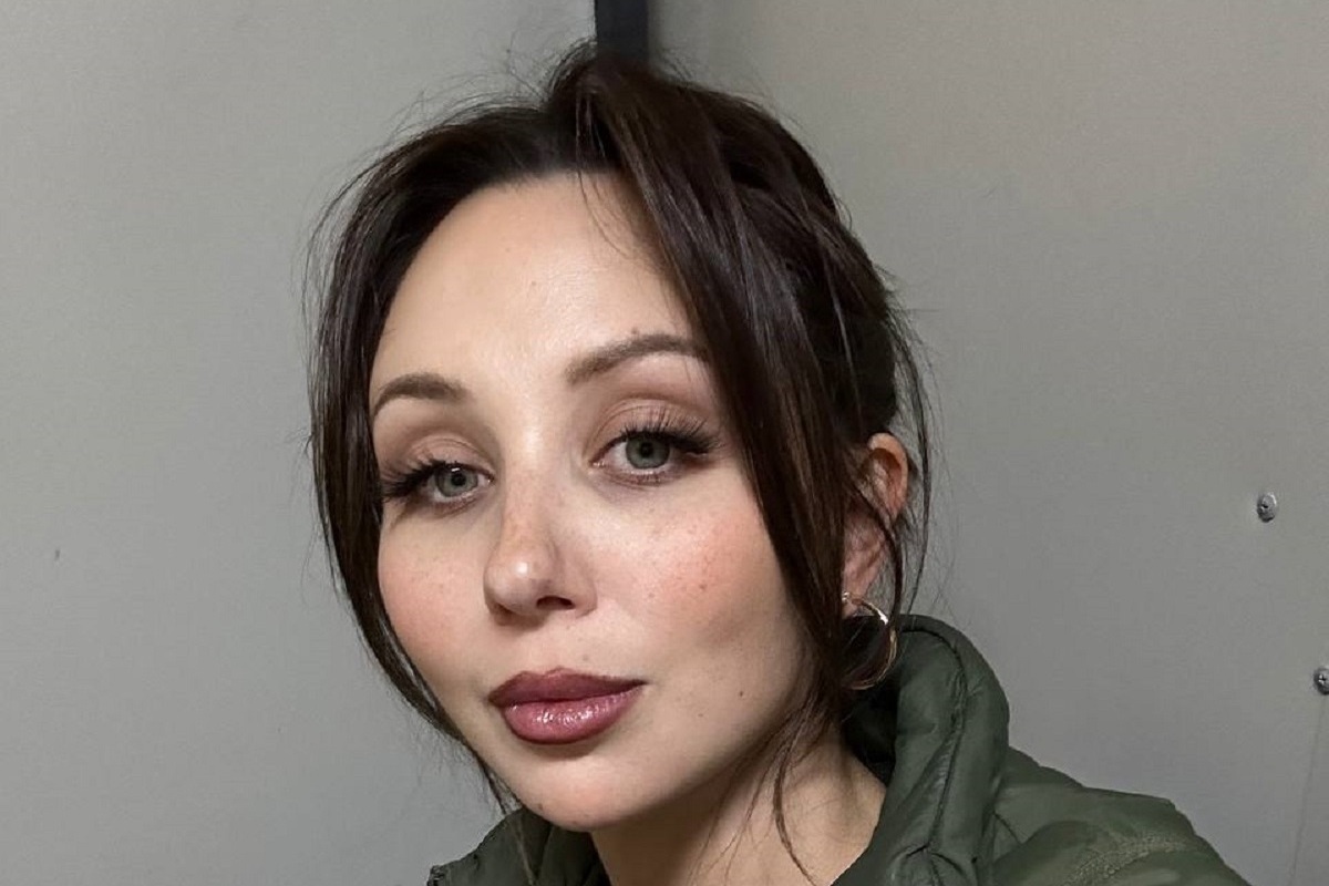 Фигуристка старше на семь лет