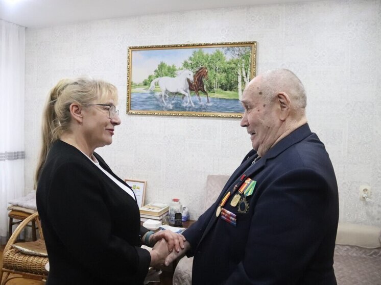 Новочебоксарск поздравил Героев Социалистического Труда в День Героев Отечества