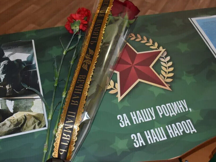 Третья «Парта Героя» открылась в школе Брянки в память о выпускнике Дмитрии Кислинском