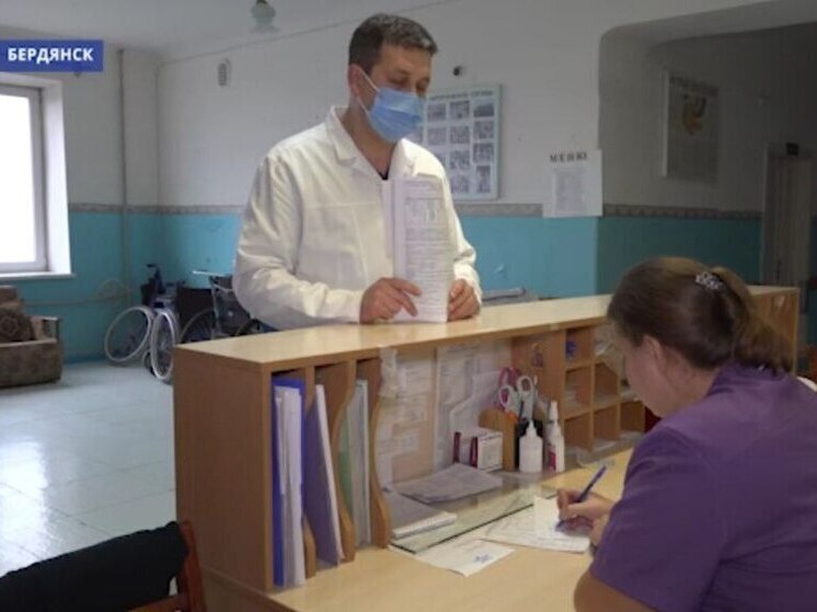 Федеральные хирурги и анестезиологи помогают бердянским врачам