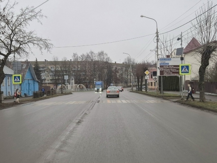 В Угличе водителей решили пугать картонными детьми