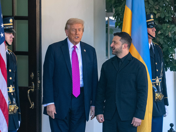 Политолог Дудчак: Зеленскому сложно удержаться у власти из-за давления США