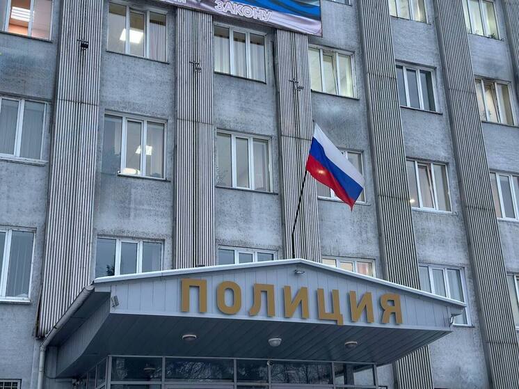 Пожилой бийчанин украл из авто теплую одежду для собаки и шоколад