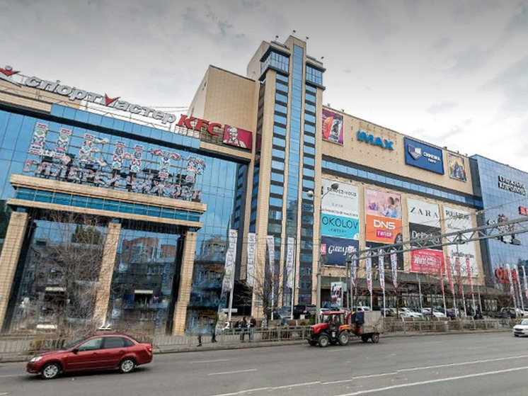 После атаки БПЛА «Галерея Чижова» меняет стекла за 20 млн рублей