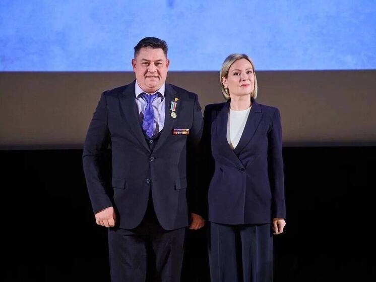 Исполнитель военных песен из Тулы получил медаль Александра Твардовского