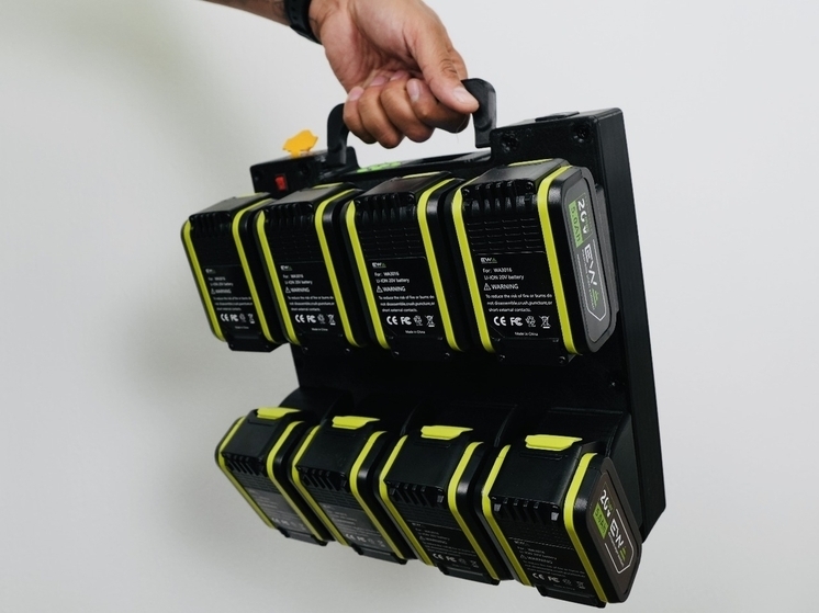 В Краснодаре создали уникальное зарядное устройство для восьми аккумуляторов