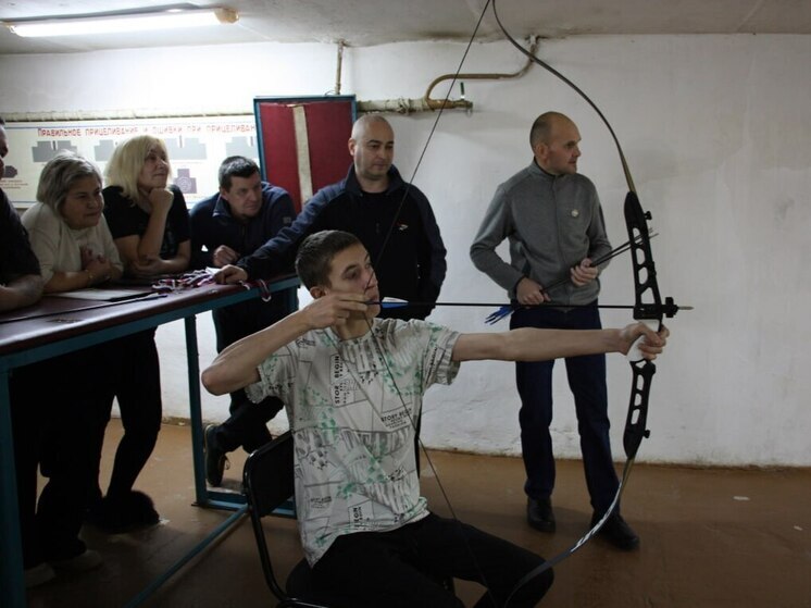 В ЕАО студенты-лицеисты отметили День героев Отечества турниром по стрельбе из лука