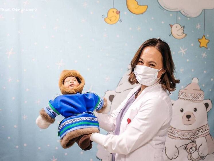 В честь юбилея ЯНАО новорожденных выписали в традиционных северных костюмах