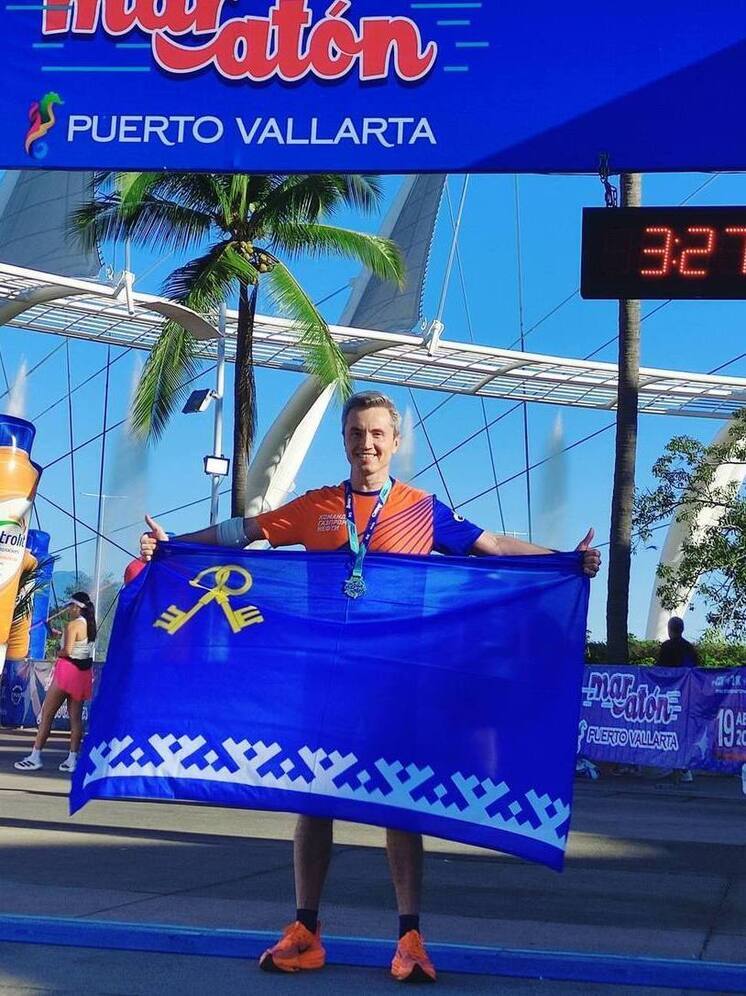 Бегун из Муравленко взял два золота в полумарафоне в Мексике