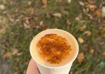 Кофе является частью наших ежедневных привычек: его пьют с утра, в обеденный перерыв или чтобы почувствовать бодрость и настроиться на работу. Чем популярнее напиток, тем больше мифов появляется вокруг него. Самые популярные связаны с тем, вреден ли кофе для здоровья, и какая должна быть «правильная» цена.