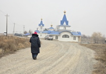В минувшее воскресенье по приглашению авторов проекта «Золотое кольцо Казахстана» мы посетили храм в честь иконы Божией Матери «Живоносный источник», расположенный в 56 километрах от Алматы за поселком с космическим названием