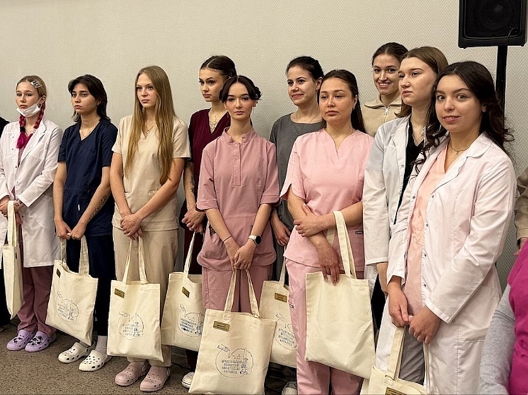 50 медиков пришли работать в Архангельскую областную больницу