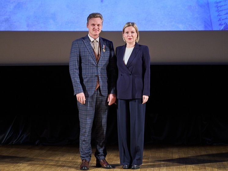 Директор Иркутского театра кукол награждён медалью Минкультуры России