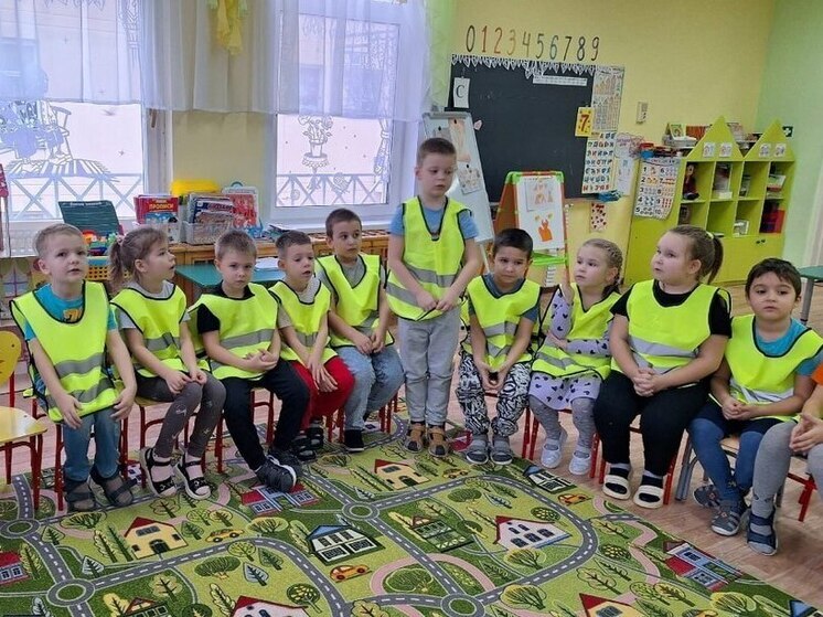 В Каменском районе полицейские научили детей правилам безопасности в автомобиле