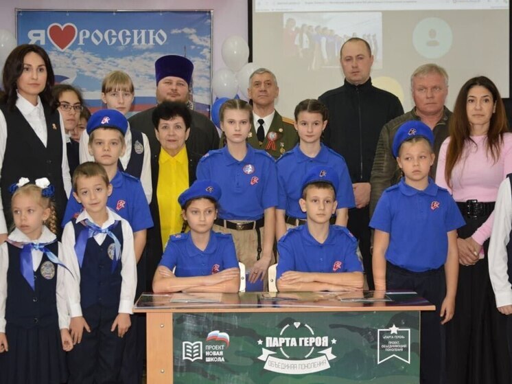 В трёх школах Ессентуков установили мемориальные «Парты Героев»