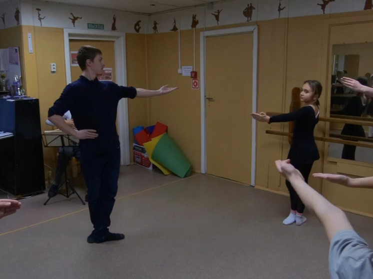 Программа "Земский работник культуры" привлекает таланты в Псковскую область: история хореографа Захария Титова