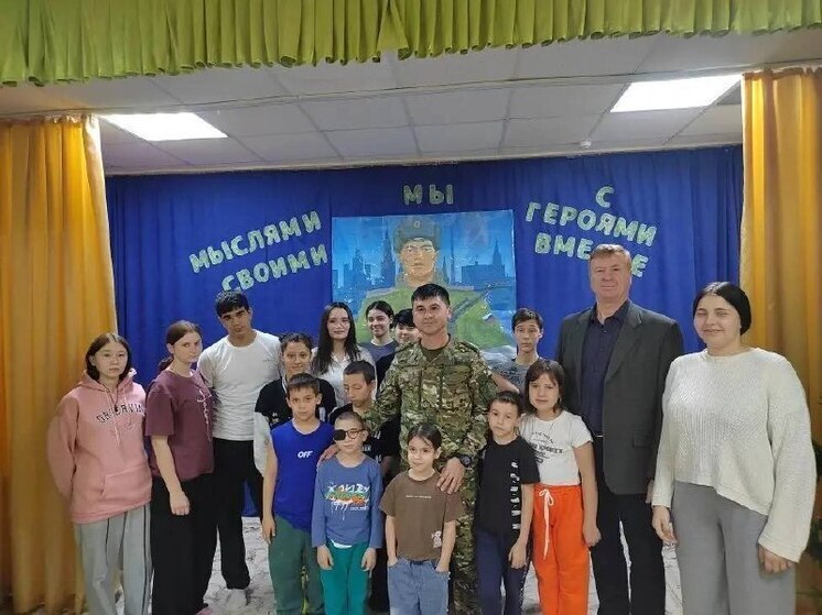 В соцучреждениях Астрахани прошли встречи детей с участниками СВО ко Дню Героев Отечества