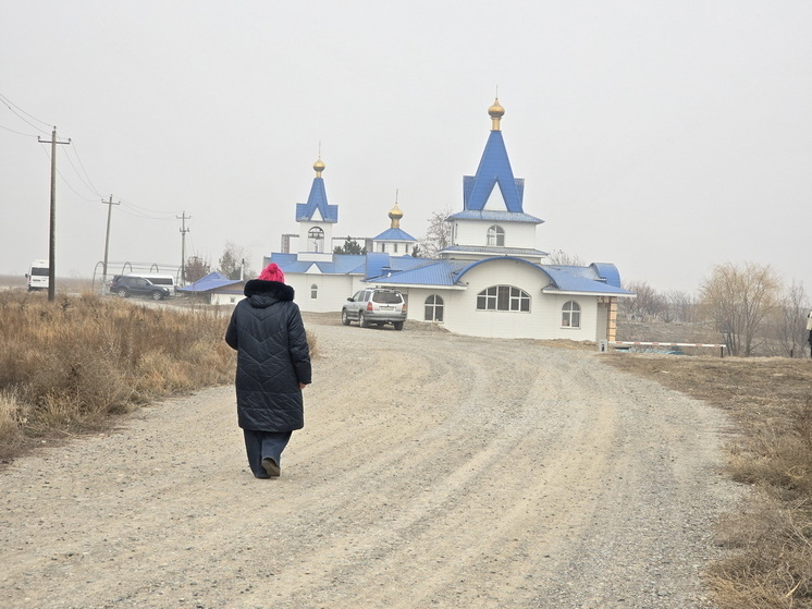 В минувшее воскресенье по приглашению авторов проекта «Золотое кольцо Казахстана» мы посетили храм в честь иконы Божией Матери «Живоносный источник», расположенный в 56 километрах от Алматы за поселком с космическим названием
