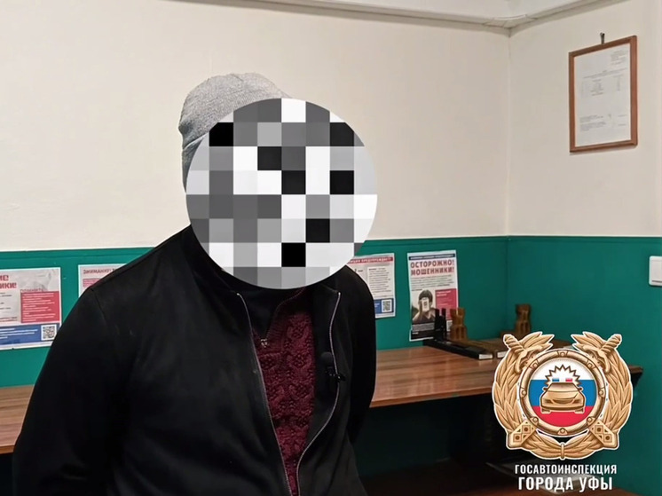 В Уфе водитель трактора устроил дрифт на парковке