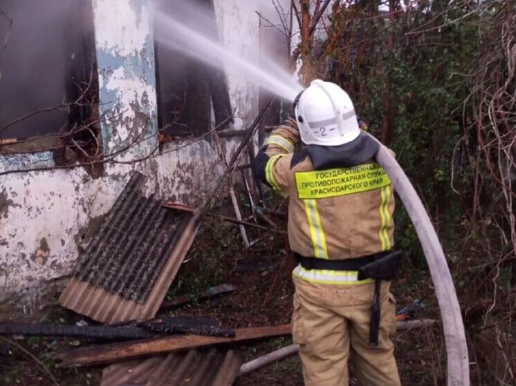 В Белореченском районе потушили жилой дом на площади 70 квадратных метров