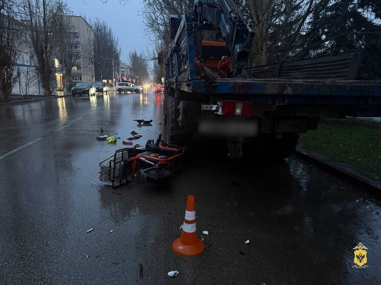 В Скадовске водитель электровелосипеда влезет в грузовик