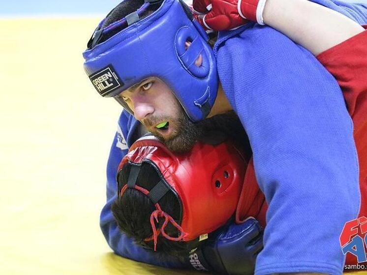 10 декабря в пресс-центре «Московского комсомольца» прошел эфир с трехкратным чемпионом мира и России по боевому самбо в супертяжелой весовой категории Михаилом Кашурниковым