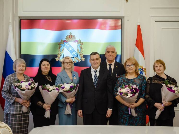 Хинштейн наградил сотрудников аппарата омбудсмена Курской области