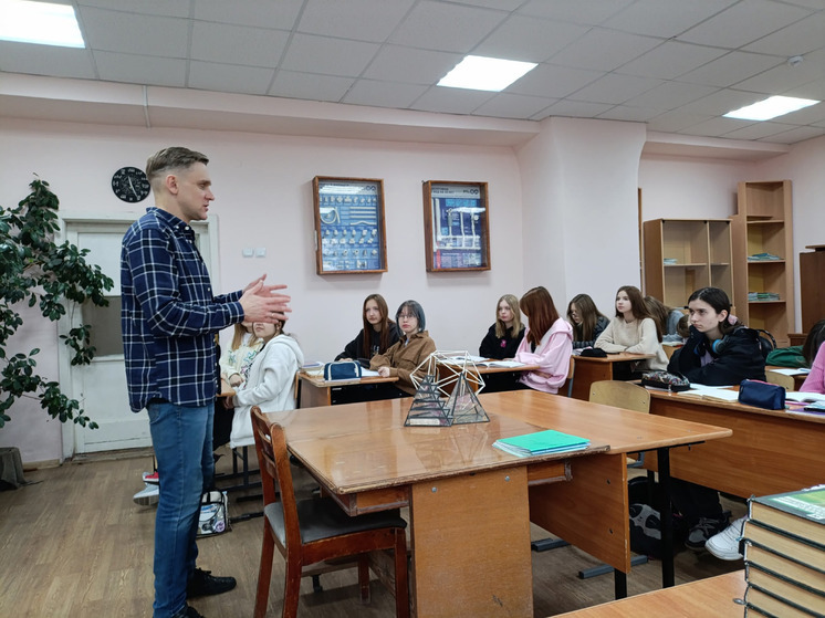 Студентам Пензенского колледжа архитектуры и строительства рассказали о «Пушкинской карте»