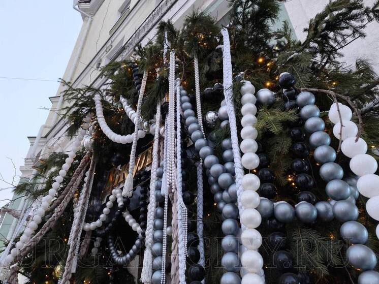 Комиссия проверяет объекты в Кургане, украшенные к Новому году