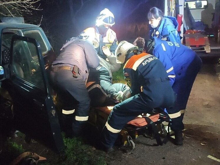 Два автомобиля столкнулись на дороге под Судаком