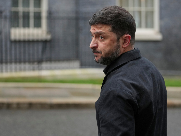 Президент США Дональд Трамп указал Зеленскому на его не очевидную легитимность после отказа от выборов