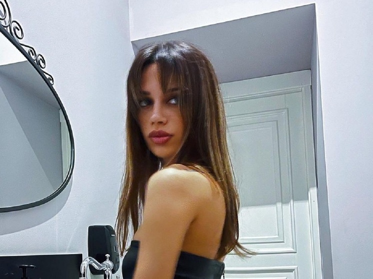 Российская и азербайджанская экс-художественная гимнастка Самира Мустафаева поделилась забавным видео из спортзала. 32-летняя владелица сети фитнес-центров показала, как еще можно тренироваться на любимом всеми тренажере.