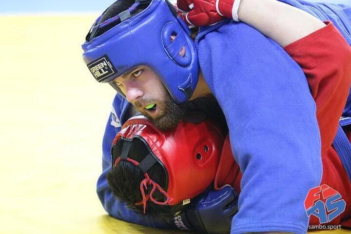 10 декабря в пресс-центре «Московского комсомольца» прошел эфир с трехкратным чемпионом мира и России по боевому самбо в супертяжелой весовой категории Михаилом Кашурниковым