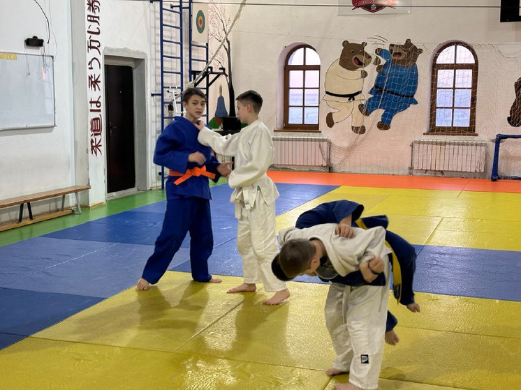 Якутские школьники занимаются боевым искусством по проекту «Самбо в школу»