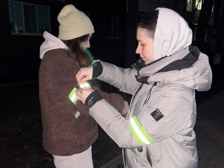 Волонтеры раздали белгородцам более 16 тысяч светоотражающих лент