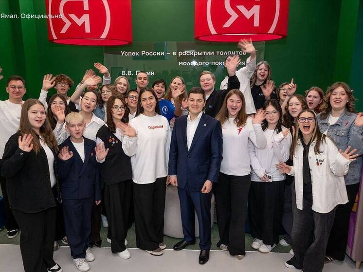 Губернатор Ямала обсудил новые проекты с активистами Движения Первых