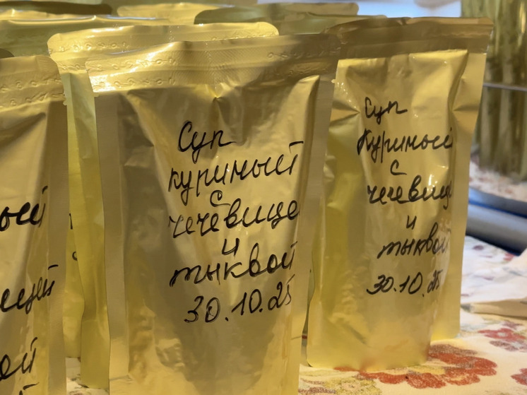 Петербургские волонтёры отправили бойцам 250 реторт-паркетов с едой