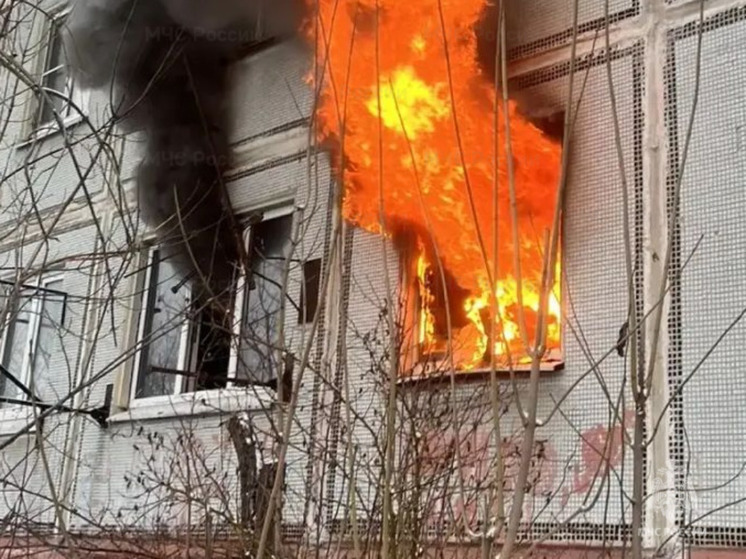 В центре Калуги утром вспыхнула квартира
