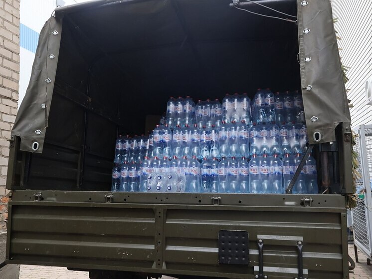 Запорожские предприниматели и «Единая Россия» доставили 10 тонн воды защитникам региона