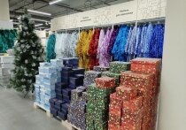 Декабрь становится настоящим испытанием для сферы ритейла. По данным Авито Услуг, рынок логистических услуг в этот период переживает настоящий бум. Люди каждый раз собираются подготовиться заранее, но праздник приходит внезапно, и начинаются проблемы: пустые полки, рост цен и срывы сроков доставки.