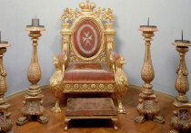 Неуважение к культурным ценностям дорого обойдется гражданину, возжелавшему сделать селфи, сидя на главном экспонате одного из залов Государственного Эрмитажа — кресле гроссмейстера ордена святого Иоанна Иерусалимского