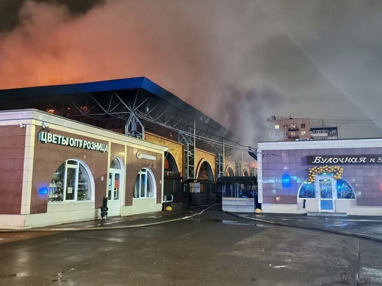 Тело первого погибшего нашли под завалами пожарища Правобережного рынка