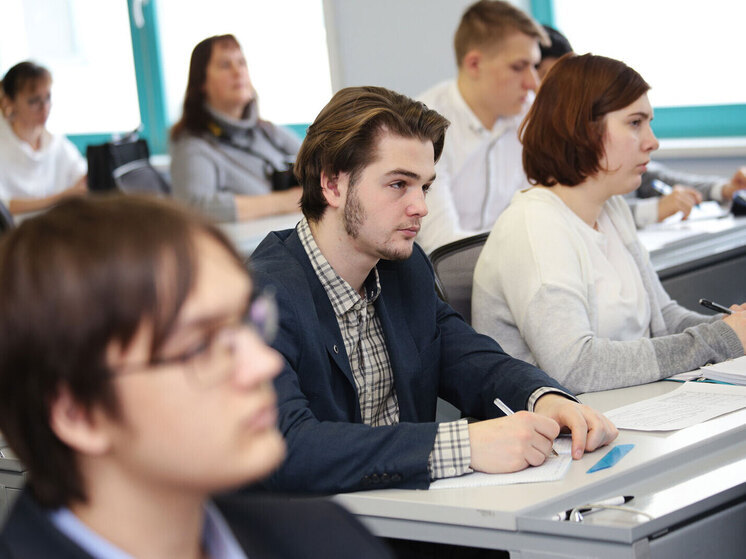 Дети из русских семей, возвращающиеся на родину из-за рубежа, больше не должны будут сдавать — наравне с иностранцами — экзамен по русскому языку