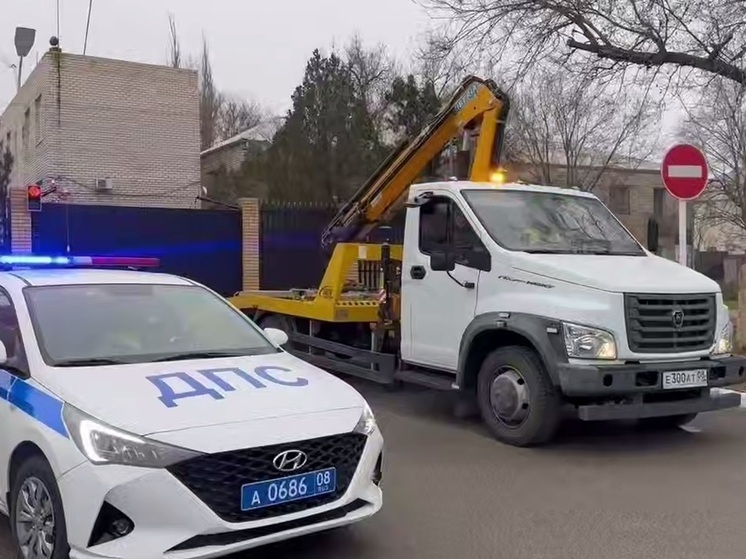 В столице Калмыкии выявили 18 нарушений правил остановки и стоянки автомобилей