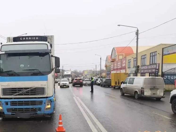 В Ростове пенсионер погиб под колесами грузового автомобиля