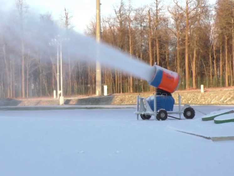 В Центре зимних видов спорта приступили к искусственному оснежению трассы