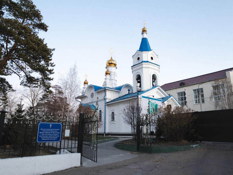 В многонациональной Бурятии, кроме буддийской религии мирно сосуществуют другие религиозные направления. Высятся буддийские дацаны, православные храмы, мусульманские мечети. 