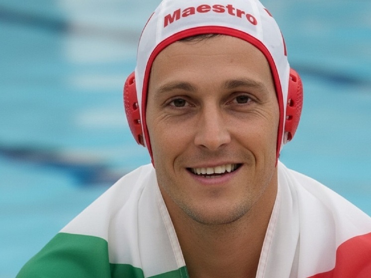 «Мне посчастливилось увидеть его игру» — так говорят о тех, кто оставил след не только на табло и в протоколах матчей, но и в истории, и в сердцах болельщиков. Марадона — в футболе, Джордан — в баскетболе. А в водном поло таким игроком стал Джанни Де Мажистрис. Для поколения зуммеров уровень Де Мажистриса будет понятнее, если провести условную параллель с Овечкиным в хоккее или Месси в футболе.